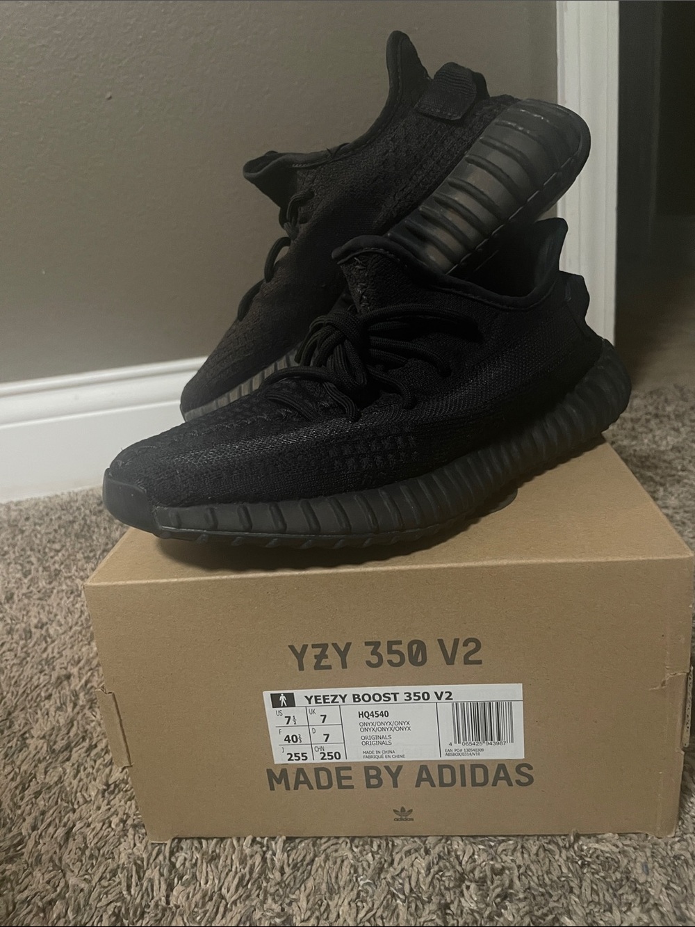 adidas Yeezy Boost 350 V2 - Black